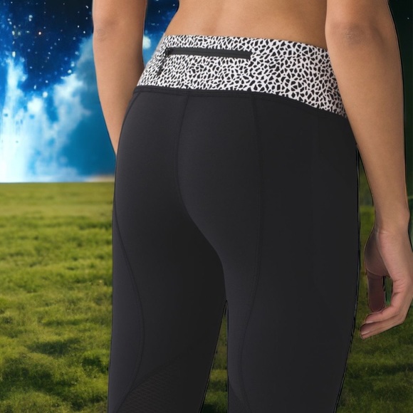 Lululemon Pace Rival Crop in Black/Miss Mosaic Black Sz 4 - Picture 11 of 16